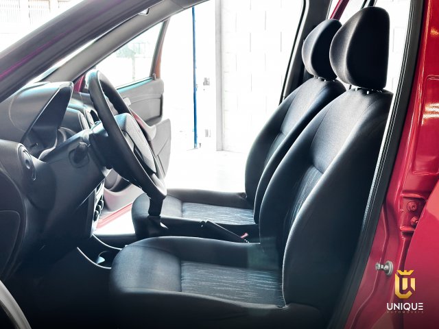 Renault Sandero 1.0 AUTHENTIQUE 16V FLEX 4P MANUAL 2013/2014 vermelho à venda na Unique Automóveis em Indaiatuba — foto 7