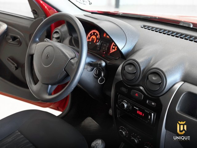 Renault Sandero 1.0 AUTHENTIQUE 16V FLEX 4P MANUAL 2013/2014 vermelho à venda na Unique Automóveis em Indaiatuba — foto 11