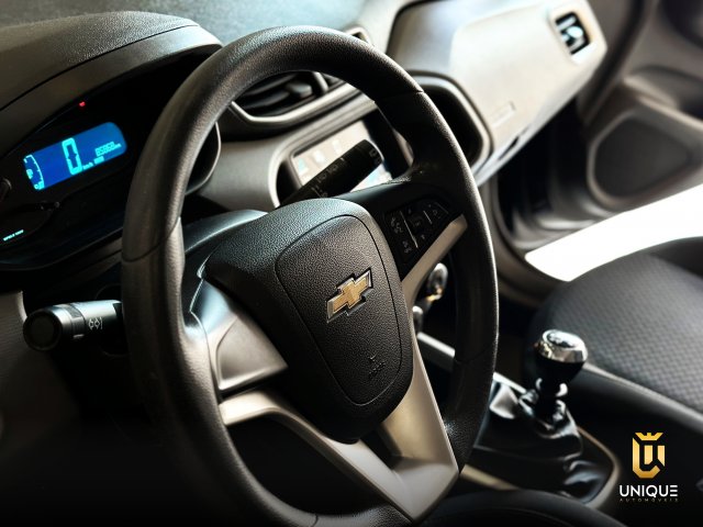 Chevrolet Onix 1.4 MPFI LT 8V FLEX 4P MANUAL 2017/2018 preto à venda na Unique Automóveis em Indaiatuba — foto 8