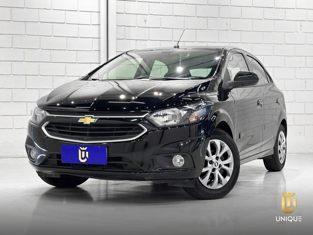 Chevrolet Onix 1.4 MPFI LT 8V FLEX 4P MANUAL 2017/2018 preto à venda na Unique Automóveis em Indaiatuba — foto 2