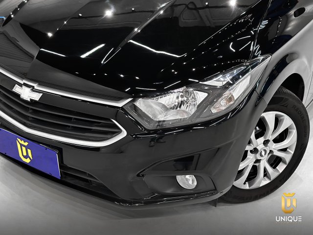 Chevrolet Onix 1.4 MPFI LT 8V FLEX 4P MANUAL 2017/2018 preto à venda na Unique Automóveis em Indaiatuba — foto 3