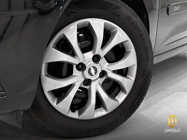 Chevrolet Onix 1.4 MPFI LT 8V FLEX 4P MANUAL 2017/2018 preto à venda na Unique Automóveis em Indaiatuba — foto 6