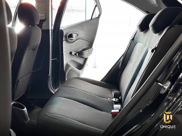 Chevrolet Onix 1.4 MPFI LT 8V FLEX 4P MANUAL 2017/2018 preto à venda na Unique Automóveis em Indaiatuba — foto 10