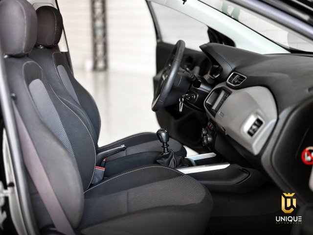 Chevrolet Onix 1.4 MPFI LT 8V FLEX 4P MANUAL 2017/2018 preto à venda na Unique Automóveis em Indaiatuba — foto 11