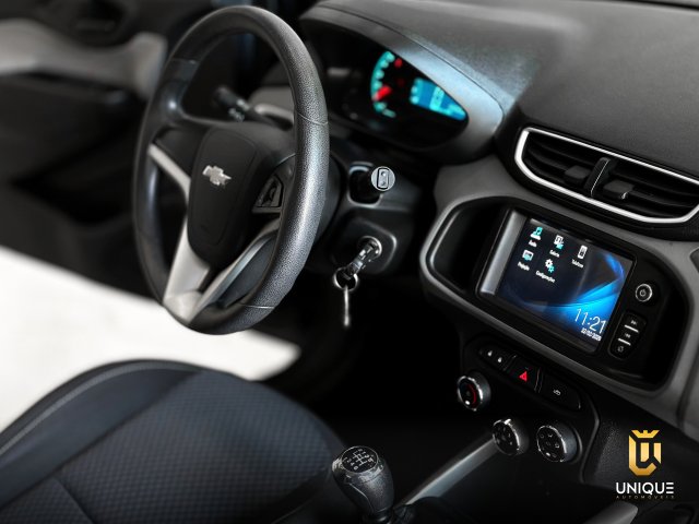 Chevrolet Onix 1.4 MPFI LT 8V FLEX 4P MANUAL 2017/2018 preto à venda na Unique Automóveis em Indaiatuba — foto 12