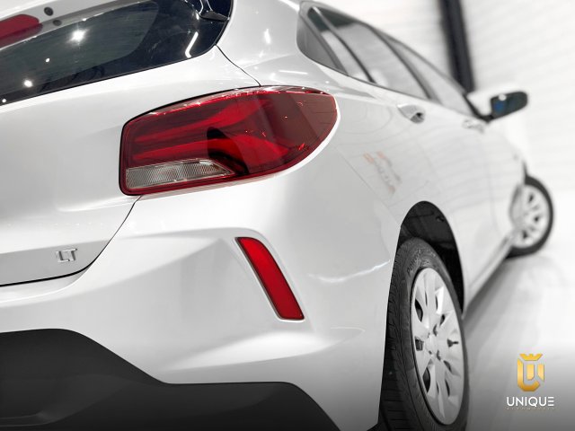 Chevrolet Onix 1.0 FLEX LT MANUAL 2020 prata à venda na Unique Automóveis em Indaiatuba — foto 6