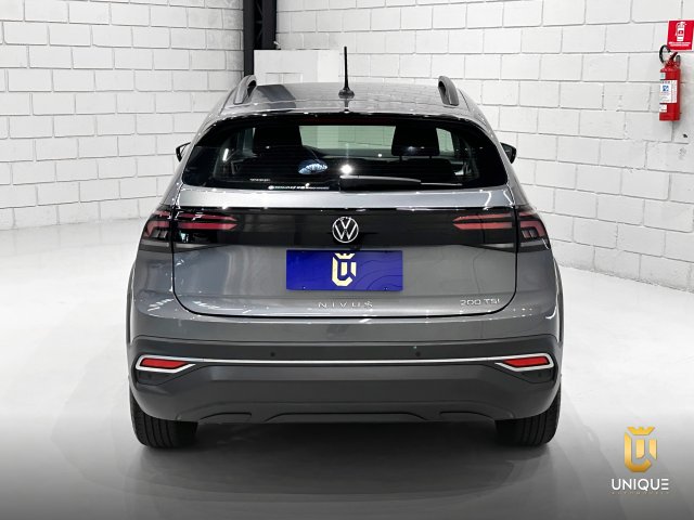 Volkswagen Nivus 1.0 200 TSI TOTAL FLEX COMFORTLINE AUTOMÁTICO 2023/2024 cinza à venda na Unique Automóveis em Indaiatuba — foto 5