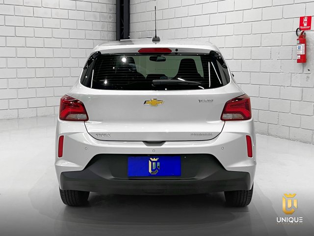 Chevrolet Onix 1.0 TURBO FLEX PREMIER AUTOMÁTICO 2022/2023 prata à venda na Unique Automóveis em Indaiatuba — foto 5