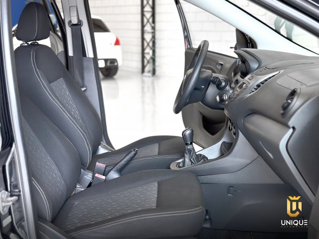 Ford Ka 1.5 SE 16V FLEX 4P MANUAL 2014/2015 preto à venda na Unique Automóveis em Indaiatuba — foto 6