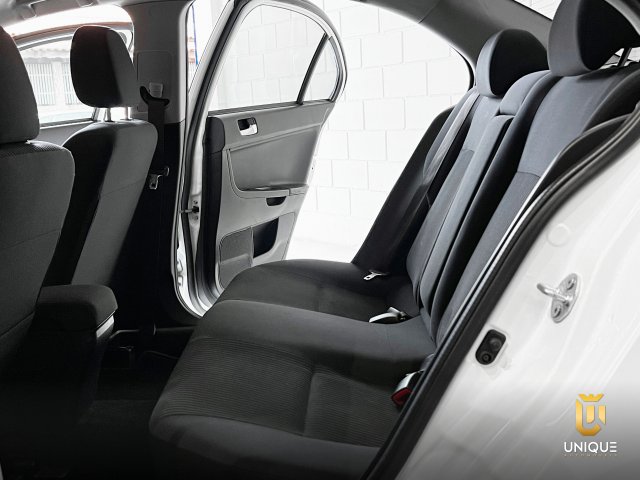 Mitsubishi Lancer 2.0 CVT 16V GASOLINA 4P AUTOMÁTICO 2014 branco à venda na Unique Automóveis em Indaiatuba — foto 18