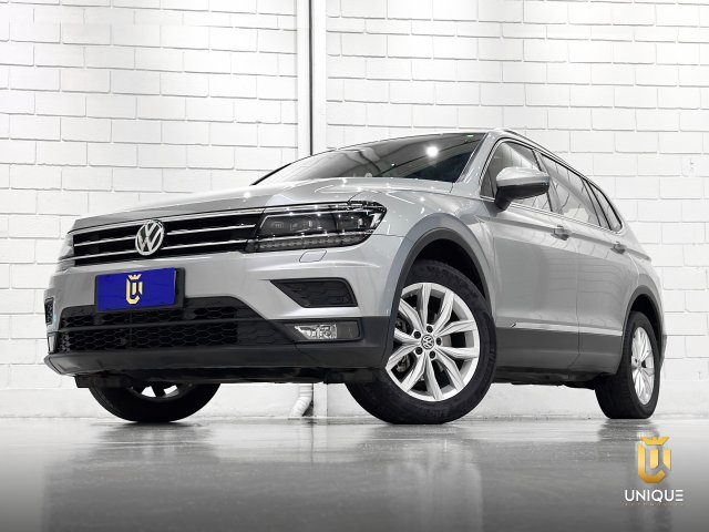 Detalhe do VW Tiguan Allspace na Unique Automóveis em Indaiatuba
