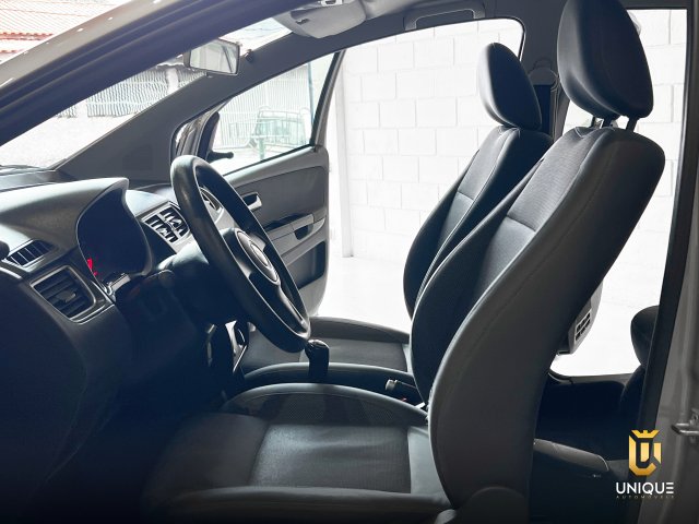 Volkswagen Fox 1.0 MI 8V FLEX 4P MANUAL 2011/2012 prata à venda na Unique Automóveis em Indaiatuba — foto 9
