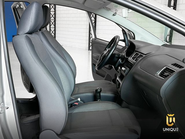 Volkswagen Fox 1.0 MI 8V FLEX 4P MANUAL 2011/2012 prata à venda na Unique Automóveis em Indaiatuba — foto 11