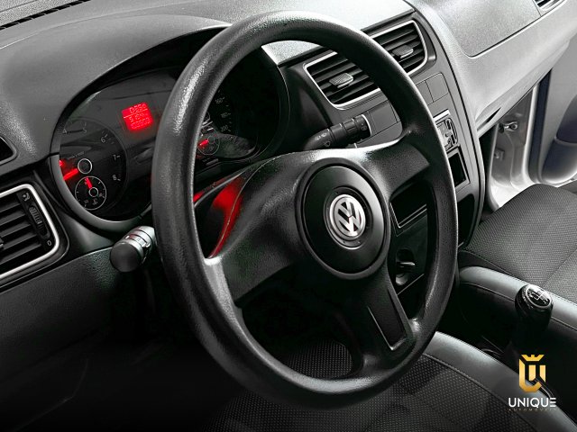 Volkswagen Fox 1.0 MI 8V FLEX 4P MANUAL 2011/2012 prata à venda na Unique Automóveis em Indaiatuba — foto 13