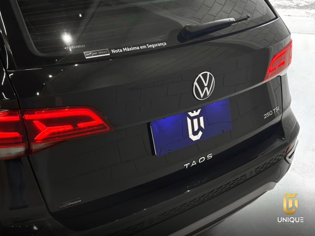 Volkswagen Taos 1.4 250 TSI TOTAL FLEX HIGHLINE AUTOMÁTICO 2023 preto à venda na Unique Automóveis em Indaiatuba — foto 18