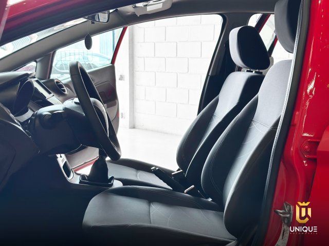 Ford Fiesta Hatch 1.6 SE HATCH 16V FLEX 4P MANUAL 2016/2017 vermelho à venda na Unique Automóveis em Indaiatuba — foto 11