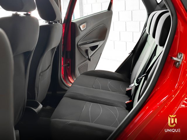 Ford Fiesta Hatch 1.6 SE HATCH 16V FLEX 4P MANUAL 2016/2017 vermelho à venda na Unique Automóveis em Indaiatuba — foto 12