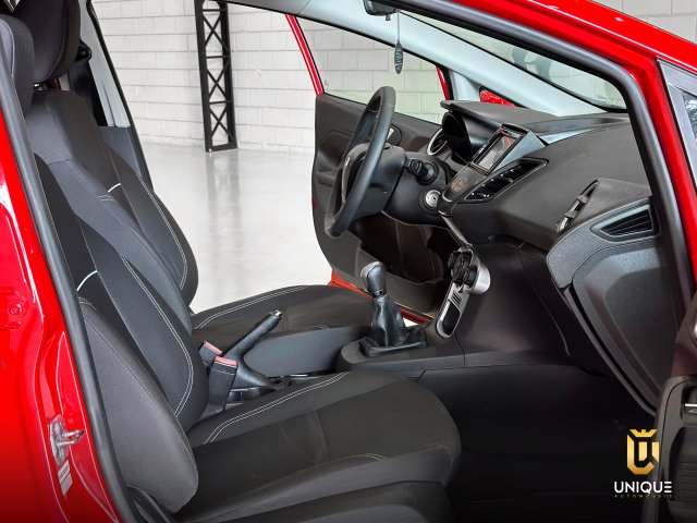 Ford Fiesta Hatch 1.6 SE HATCH 16V FLEX 4P MANUAL 2016/2017 vermelho à venda na Unique Automóveis em Indaiatuba — foto 13