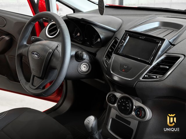 Ford Fiesta Hatch 1.6 SE HATCH 16V FLEX 4P MANUAL 2016/2017 vermelho à venda na Unique Automóveis em Indaiatuba — foto 14