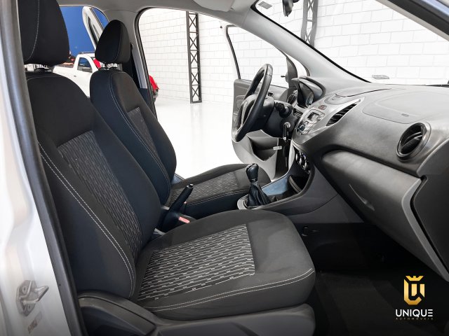 Ford Ka 1.0 SE 12V FLEX 4P MANUAL 2016/2017 branco à venda na Unique Automóveis em Indaiatuba — foto 17