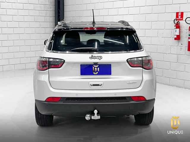 Jeep Compass 2.0 16V FLEX LONGITUDE AUTOMÁTICO 2018 prata à venda na Unique Automóveis em Indaiatuba — foto 4