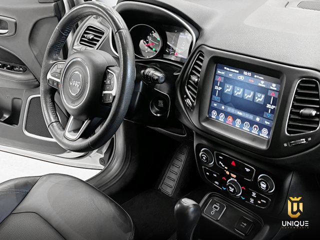 Jeep Compass 2.0 16V FLEX LONGITUDE AUTOMÁTICO 2018 prata à venda na Unique Automóveis em Indaiatuba — foto 10