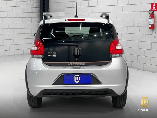 Fiat Mobi 1.0 FIREFLY FLEX TREKKING MANUAL 2024 prata à venda na Unique Automóveis em Indaiatuba — foto 5