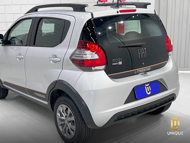 Fiat Mobi 1.0 FIREFLY FLEX TREKKING MANUAL 2024 prata à venda na Unique Automóveis em Indaiatuba — foto 6