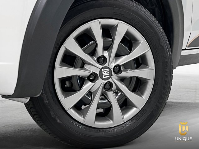 Fiat Mobi 1.0 FIREFLY FLEX TREKKING MANUAL 2024 prata à venda na Unique Automóveis em Indaiatuba — foto 7