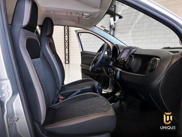 Fiat Mobi 1.0 FIREFLY FLEX TREKKING MANUAL 2024 prata à venda na Unique Automóveis em Indaiatuba — foto 15