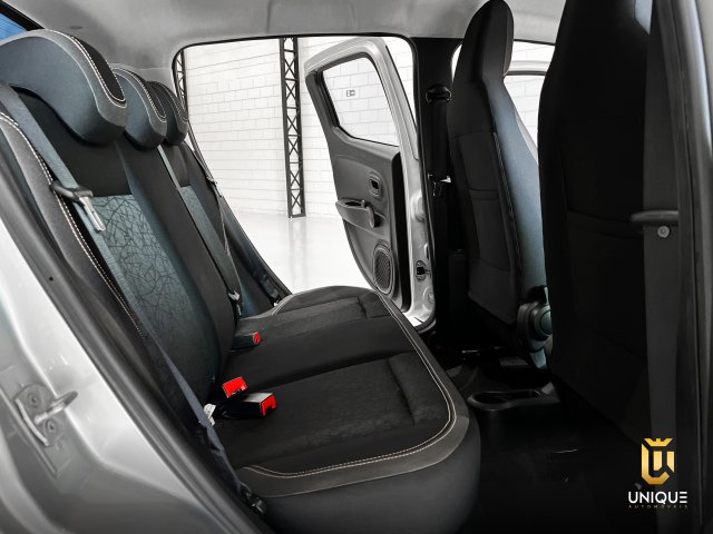 Fiat Mobi 1.0 FIREFLY FLEX TREKKING MANUAL 2024 prata à venda na Unique Automóveis em Indaiatuba — foto 16