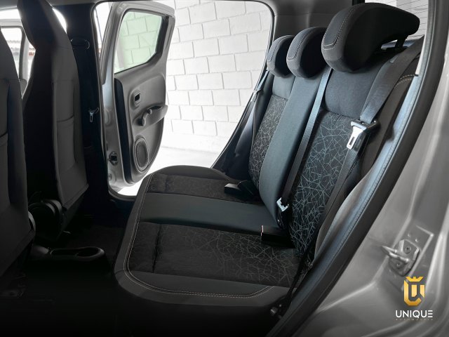 Fiat Mobi 1.0 FIREFLY FLEX TREKKING MANUAL 2024 prata à venda na Unique Automóveis em Indaiatuba — foto 18