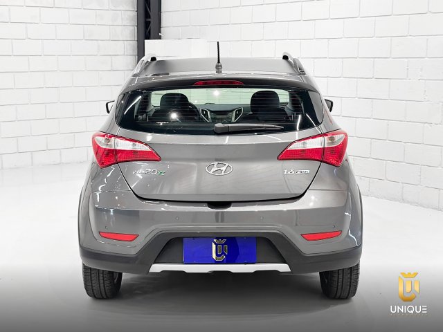 Hyundai Hb20x 1.6 16V PREMIUM FLEX 4P MANUAL 2013/2014 cinza à venda na Unique Automóveis em Indaiatuba — foto 5