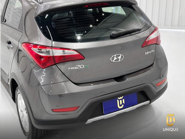 Hyundai Hb20x 1.6 16V PREMIUM FLEX 4P MANUAL 2013/2014 cinza à venda na Unique Automóveis em Indaiatuba — foto 6