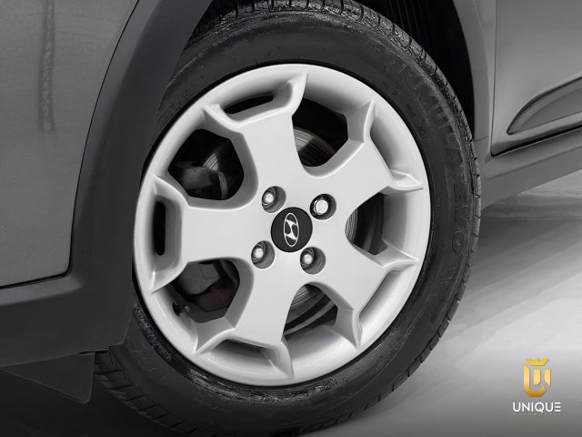 Hyundai Hb20x 1.6 16V PREMIUM FLEX 4P MANUAL 2013/2014 cinza à venda na Unique Automóveis em Indaiatuba — foto 9