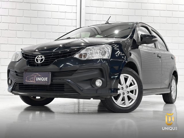 Toyota Etios Hatch 1.5 XLS 16V FLEX 4P AUTOMÁTICO 2017/2018 preto à venda na Unique Automóveis em Indaiatuba — foto 2