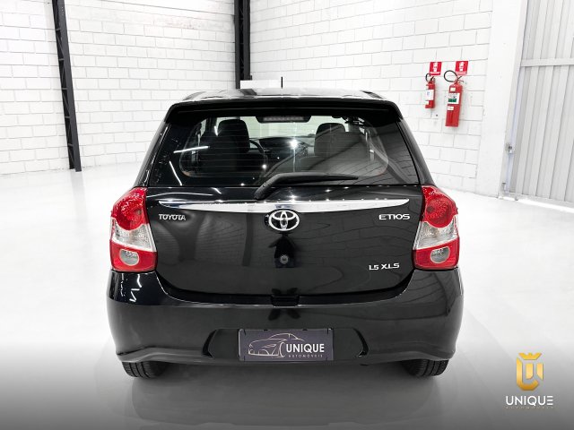 Toyota Etios Hatch 1.5 XLS 16V FLEX 4P AUTOMÁTICO 2017/2018 preto à venda na Unique Automóveis em Indaiatuba — foto 9
