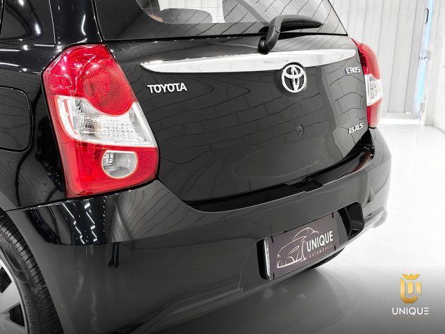 Toyota Etios Hatch 1.5 XLS 16V FLEX 4P AUTOMÁTICO 2017/2018 preto à venda na Unique Automóveis em Indaiatuba — foto 11