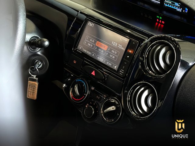 Toyota Etios Hatch 1.5 XLS 16V FLEX 4P AUTOMÁTICO 2017/2018 preto à venda na Unique Automóveis em Indaiatuba — foto 17