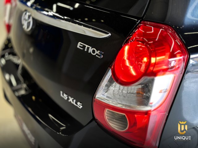 Toyota Etios Hatch 1.5 XLS 16V FLEX 4P AUTOMÁTICO 2017/2018 preto à venda na Unique Automóveis em Indaiatuba — foto 18