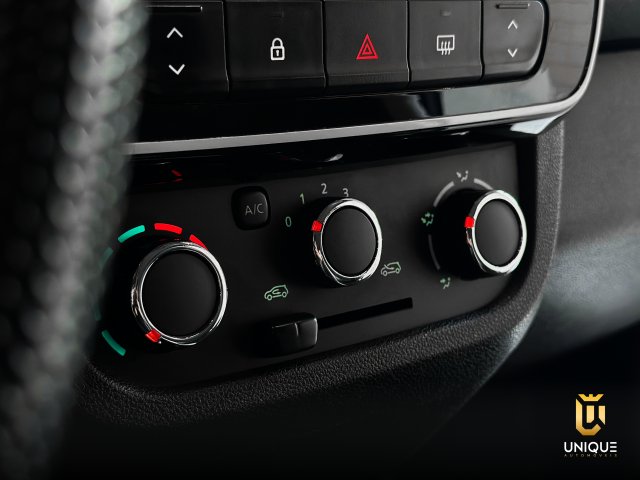 Renault Kwid 1.0 12V SCE FLEX INTENSE MANUAL 2019/2020 branco à venda na Unique Automóveis em Indaiatuba — foto 16