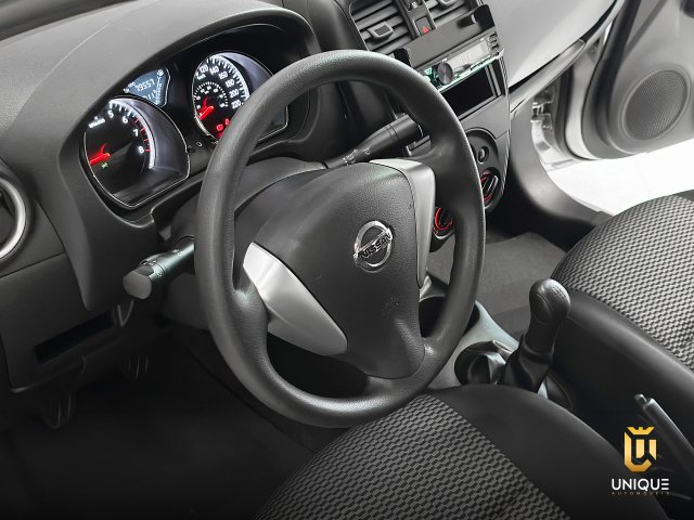 Nissan Versa 1.6 16V FLEX V-DRIVE MANUAL 2021 prata à venda na Unique Automóveis em Indaiatuba — foto 11