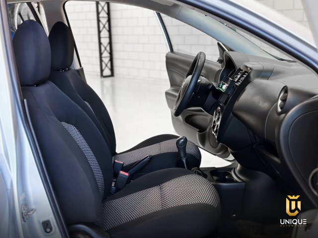 Nissan Versa 1.6 16V FLEX V-DRIVE MANUAL 2021 prata à venda na Unique Automóveis em Indaiatuba — foto 20