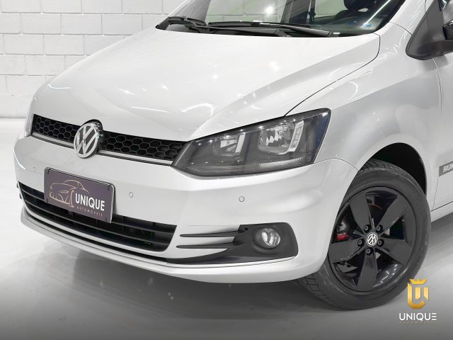 Volkswagen Fox 1.6 MSI RUN 8V FLEX 4P MANUAL 2017 prata à venda na Unique Automóveis em Indaiatuba — foto 2