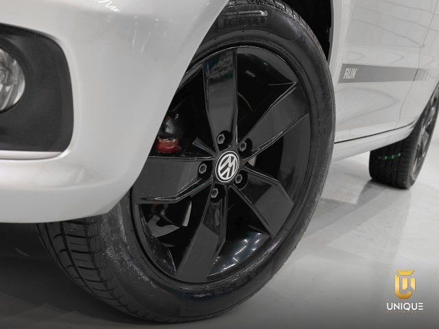 Volkswagen Fox 1.6 MSI RUN 8V FLEX 4P MANUAL 2017 prata à venda na Unique Automóveis em Indaiatuba — foto 3