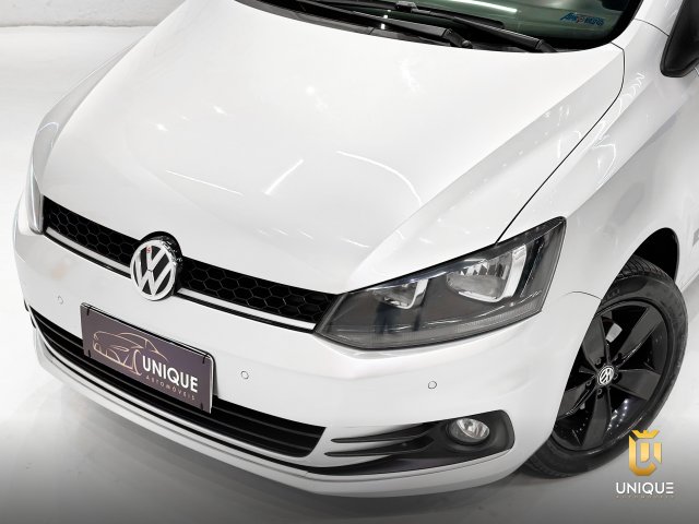 Volkswagen Fox 1.6 MSI RUN 8V FLEX 4P MANUAL 2017 prata à venda na Unique Automóveis em Indaiatuba — foto 5