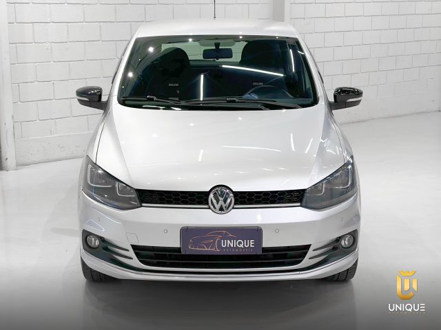 Volkswagen Fox 1.6 MSI RUN 8V FLEX 4P MANUAL 2017 prata à venda na Unique Automóveis em Indaiatuba — foto 8