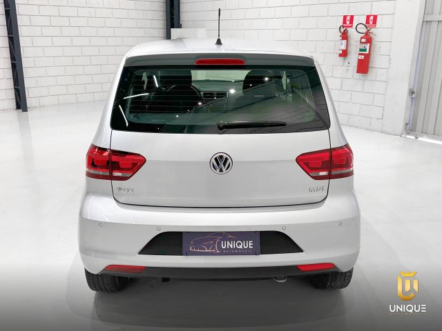 Volkswagen Fox 1.6 MSI RUN 8V FLEX 4P MANUAL 2017 prata à venda na Unique Automóveis em Indaiatuba — foto 9