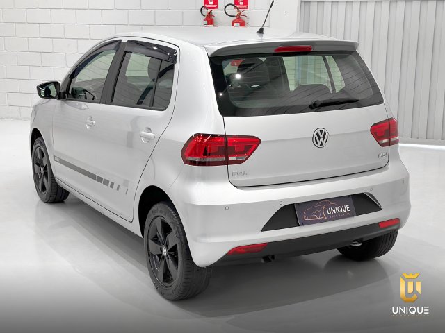 Volkswagen Fox 1.6 MSI RUN 8V FLEX 4P MANUAL 2017 prata à venda na Unique Automóveis em Indaiatuba — foto 10