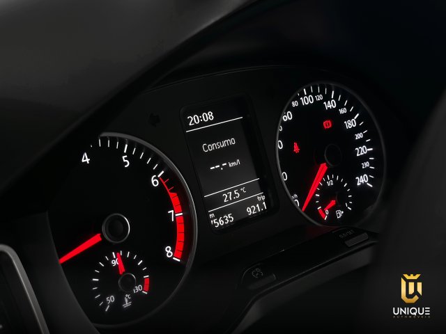 Volkswagen Fox 1.6 MSI RUN 8V FLEX 4P MANUAL 2017 prata à venda na Unique Automóveis em Indaiatuba — foto 14
